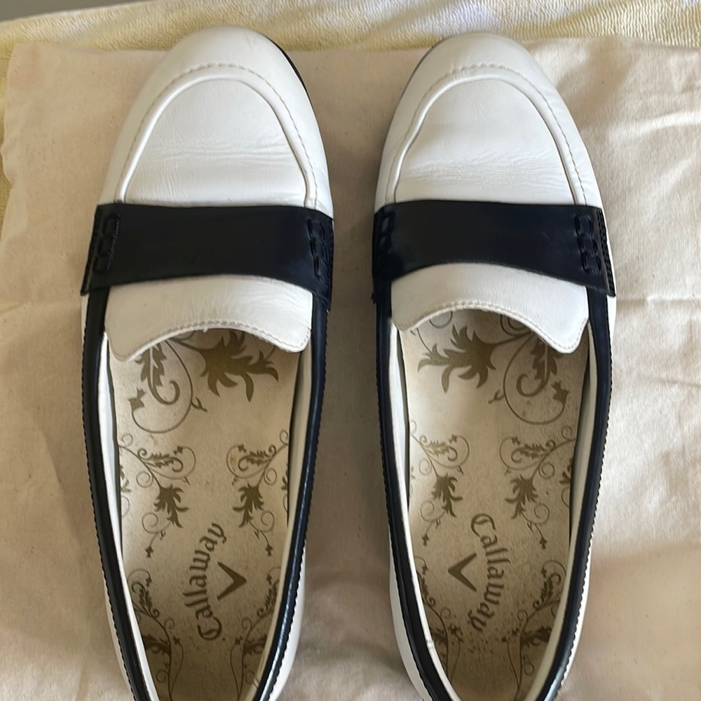 Lady Callaway all leather loafer style golf shoes. Well cared for, gently used.